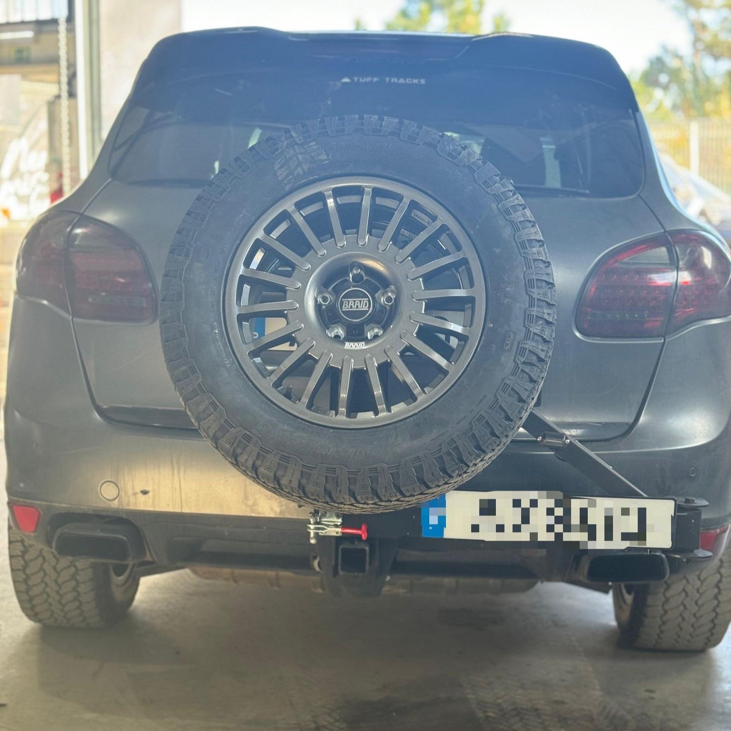 Specific custom tire support Touareg/Cayenne